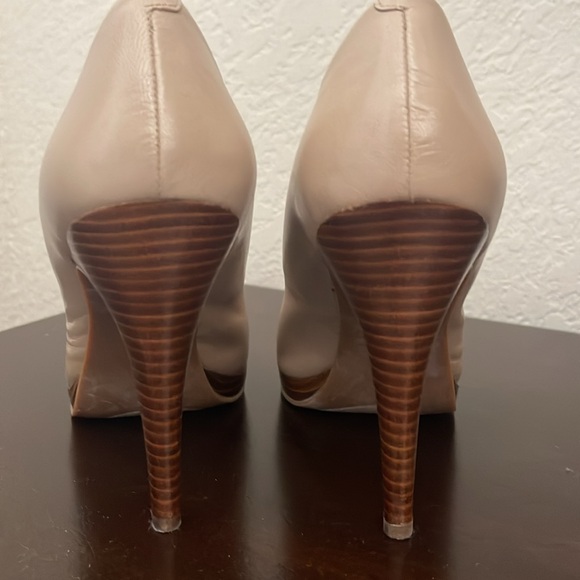 Nine West natural tan color real leather shoes with platform. US size 10 - Picture 4 of 6